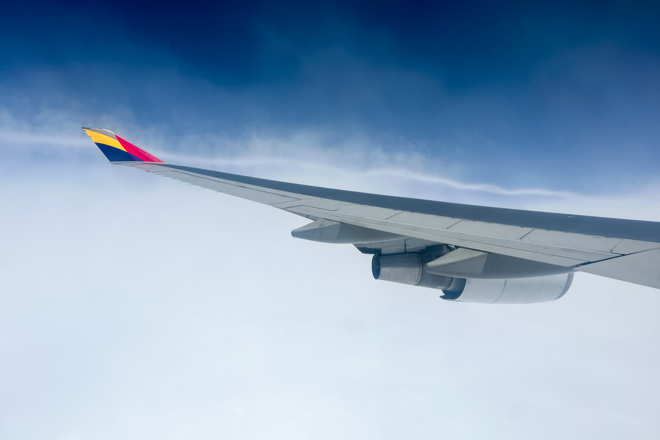 Asiana Airlines Boeing 747-400 Descnent