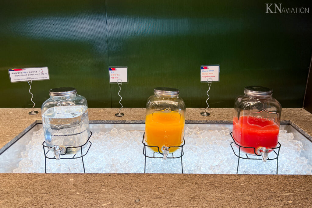 Domestic Asiana Lounge at Seoul Gimpo Juices
