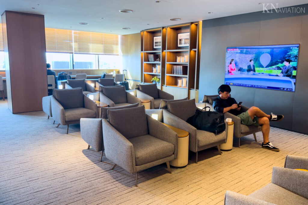 Domestic Asiana Lounge at Seoul Gimpo Seating