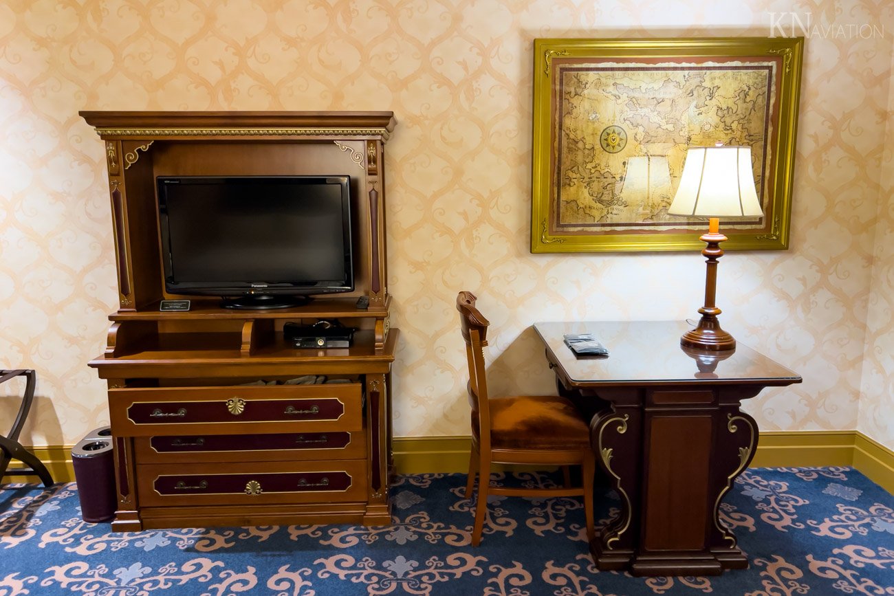 Hotel MiraCosta Superior Room TV And Table
